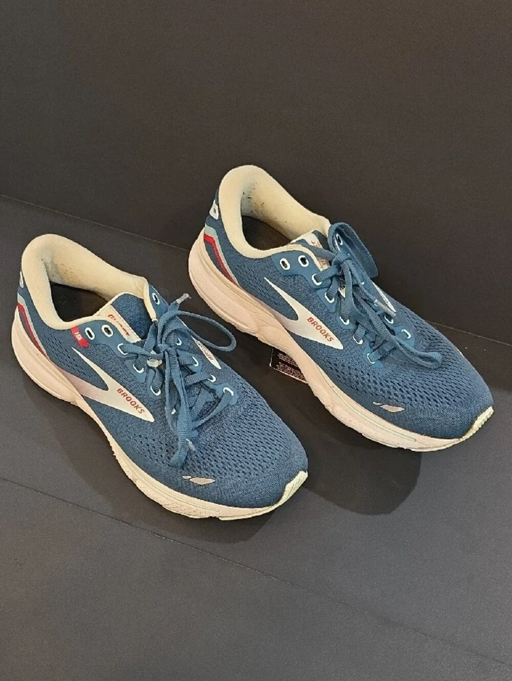 Brooks Ghost 15 Women's Blue Running Shoes with Pink & White Accents Size 10